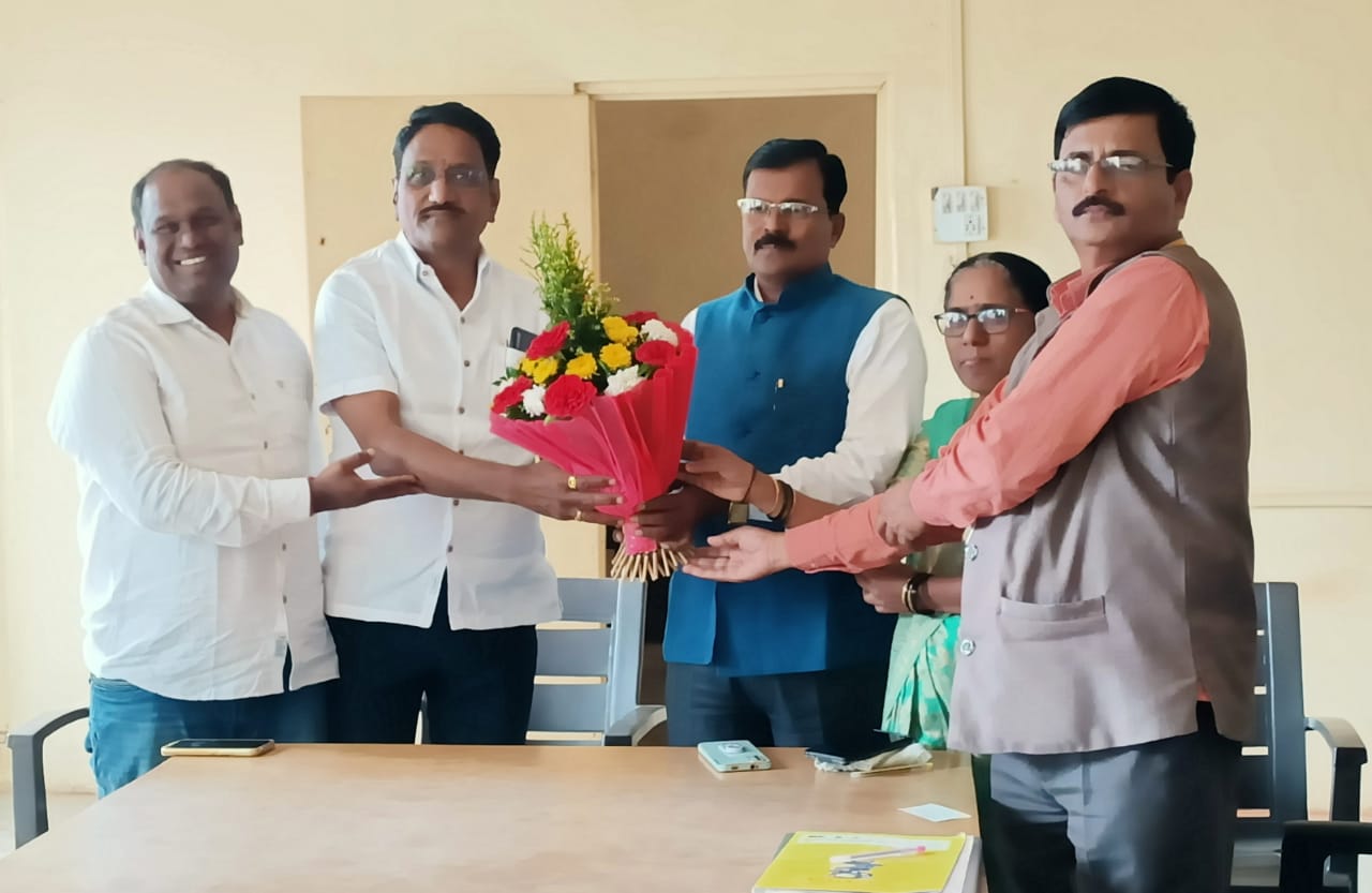 Dr Vijayakumar Patil as Principal of Chougule College