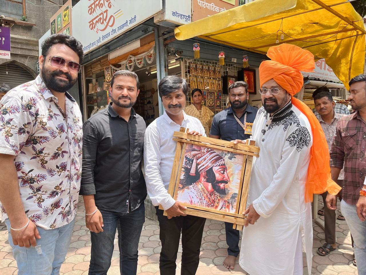 Ghazal singer Hariharan visits various places in Kolhapur