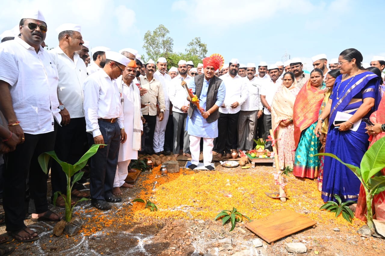 Foundation laying ceremony of Zilla Parishad school building in Gadmudshingi completed