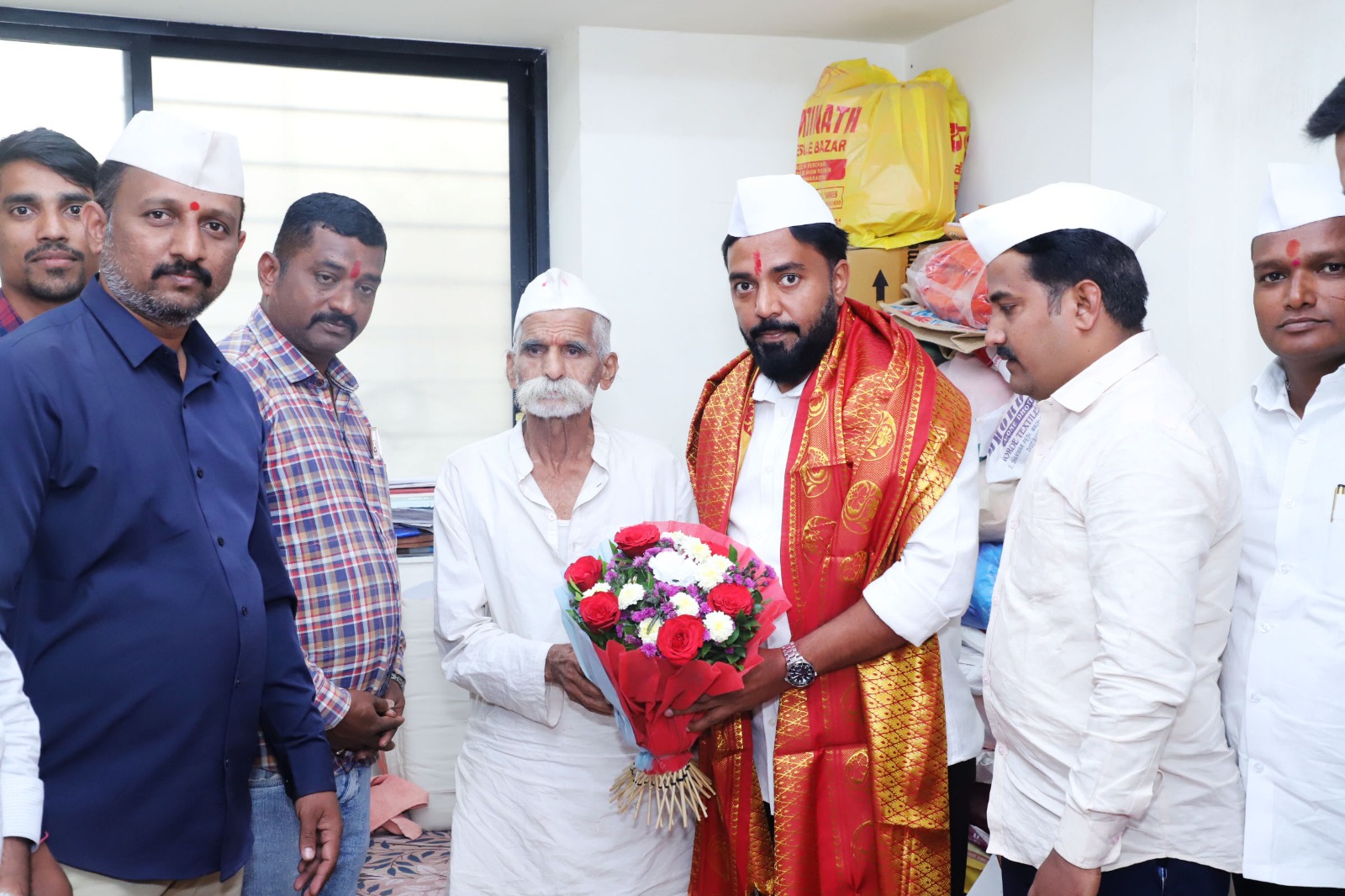 MLA Dr Rahul Awade met Sambhaji Bhide Guruji