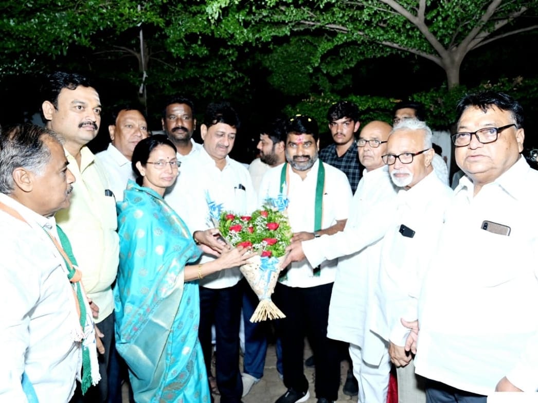 MLA Satej Patil felicitated by Veerashaiva Utkarsh Mandal