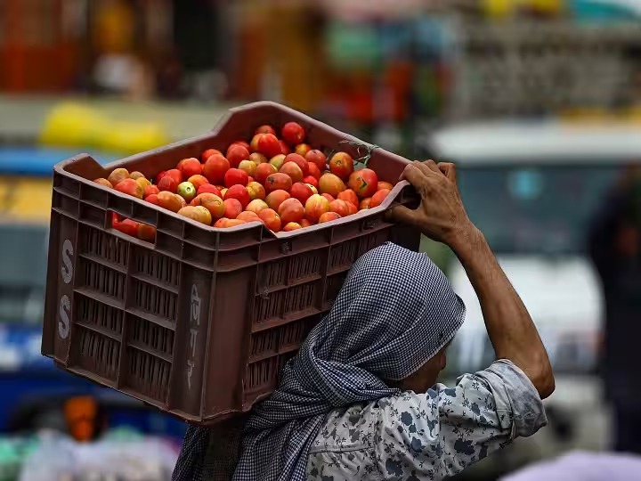 Tomato theft from Pune