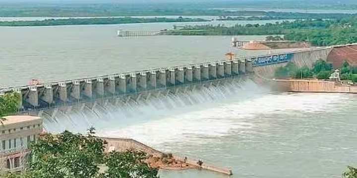 Relief to Kolhapur, Sangli as discharge increased by 75 thousand cusecs from Almatti Dam