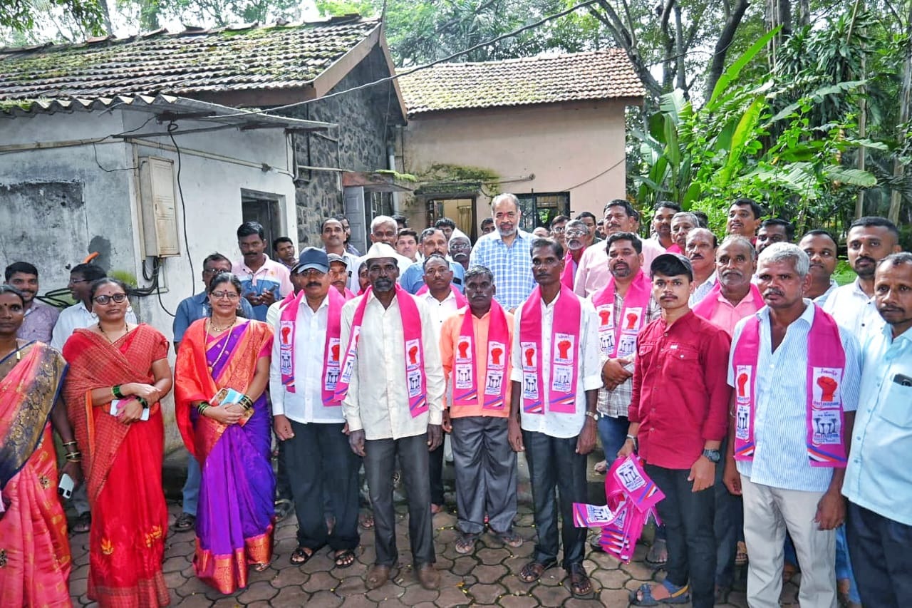 Public entry of Shiv Sena cadres from Parle into Jansuraj Shakti Party