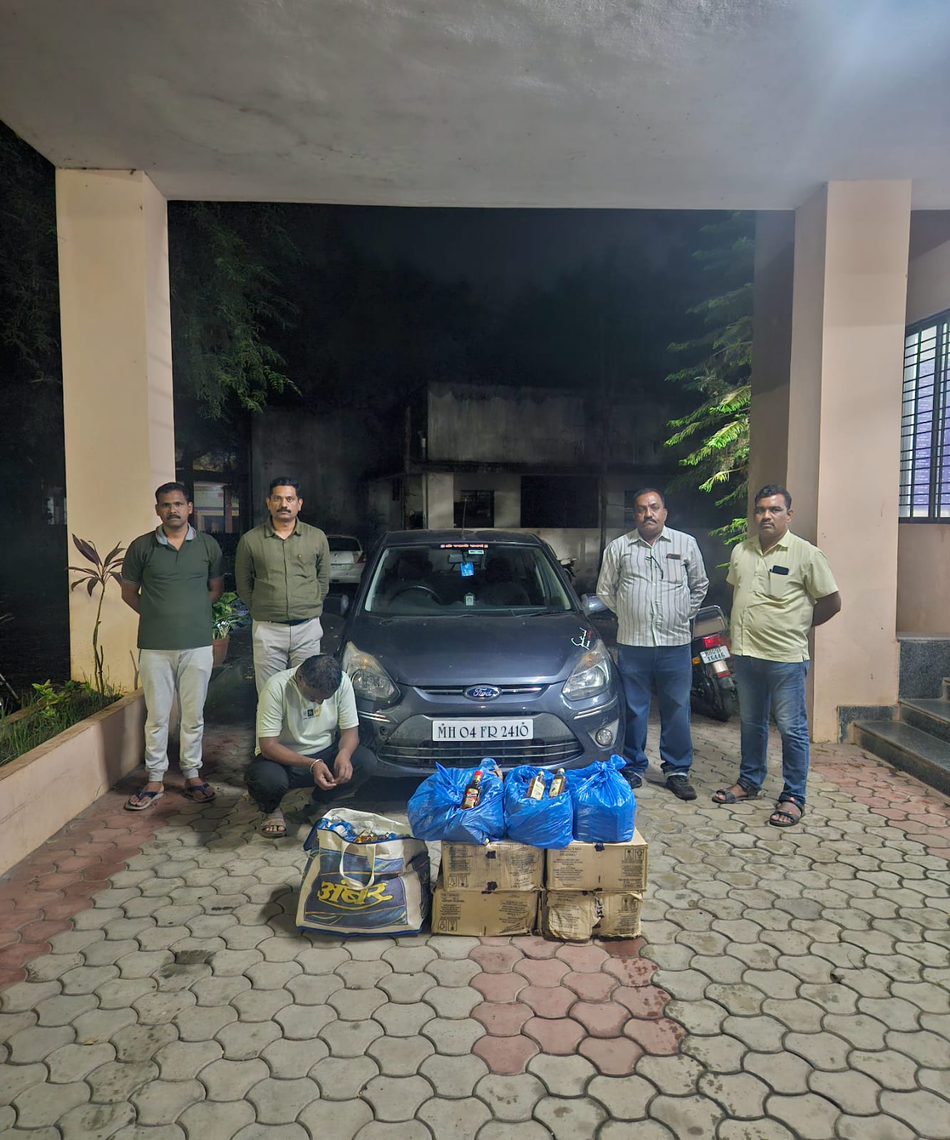 Liquor worth Rs 3 lakh 24 thousand 560 seized from State Excise Department Shahuwadi