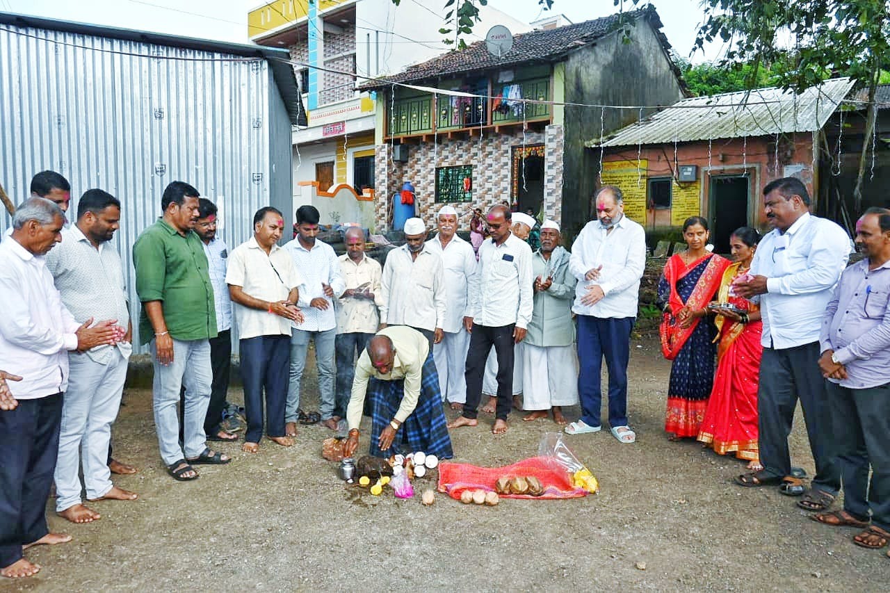 Bhoomipujan of development works worth Rs 18 lakhs at Malewadi