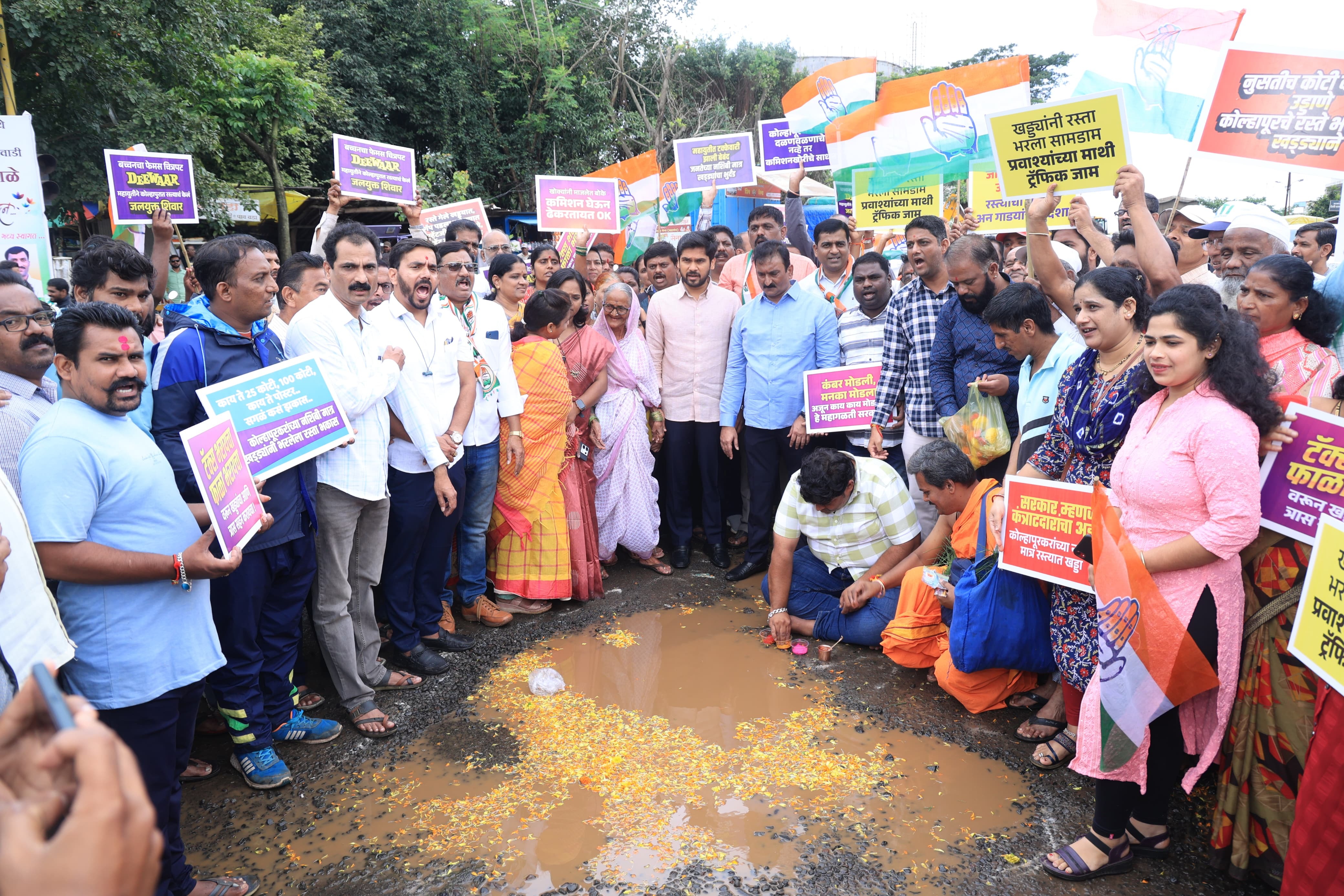 50 crores should be given by the state government to fill potholes in Kolhapur