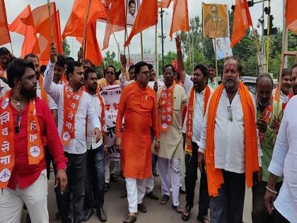 Karveer Shiv Sena protests against highway administration