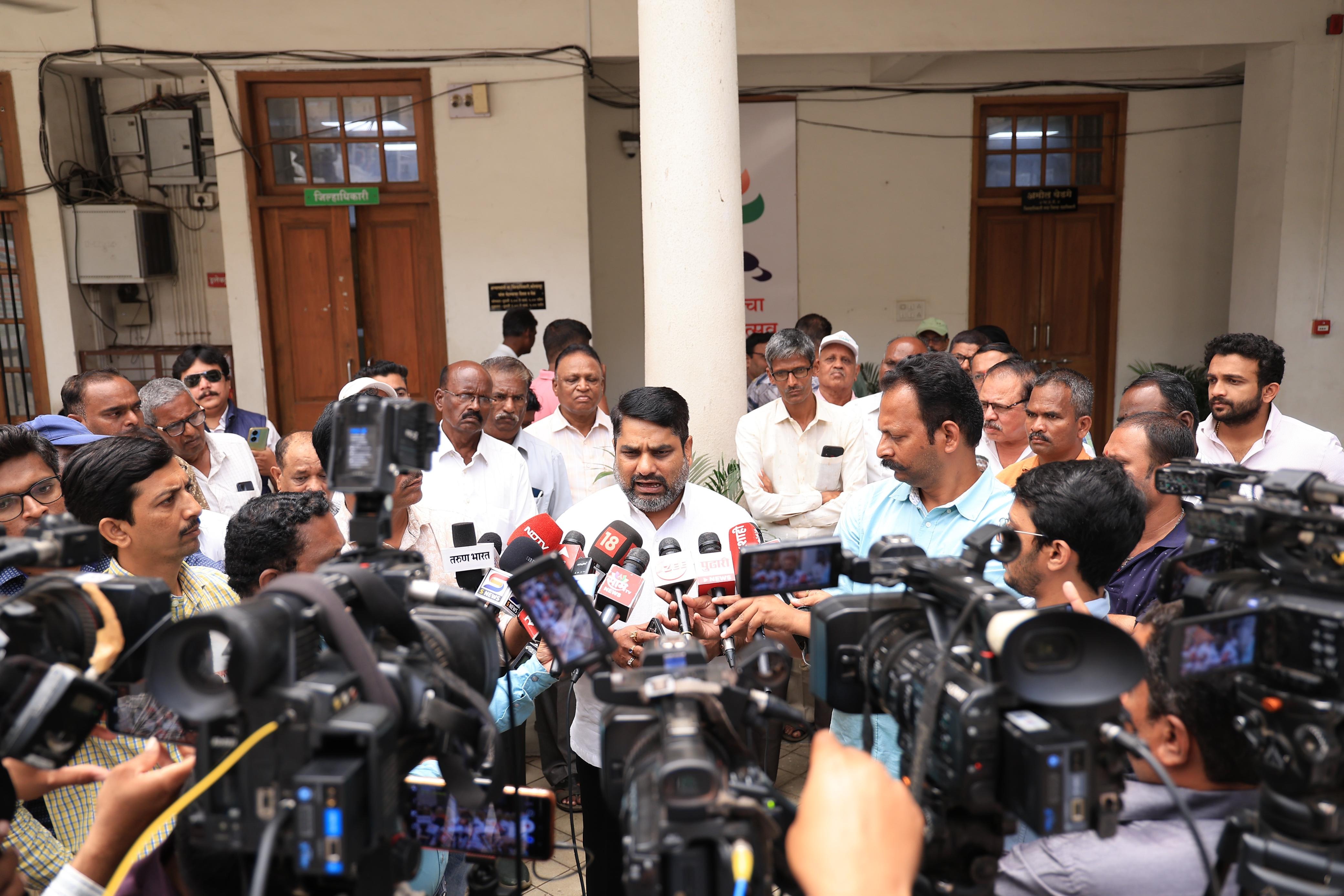 Satej Patil asked many questions to the rulers regarding the encounter incident