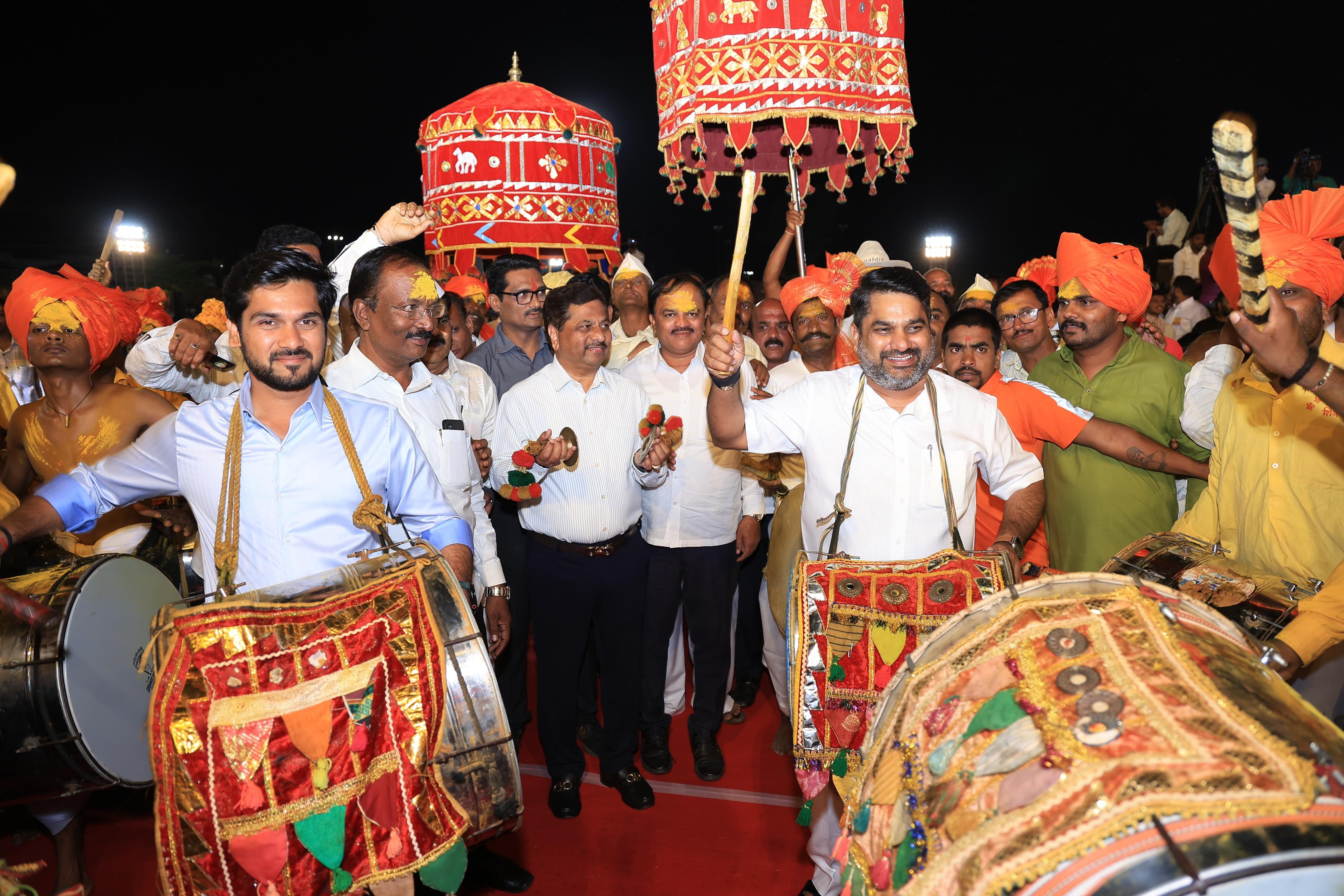 Karmayogi dressed as Varkari in Mahanathya Participation of MLA Satej Patil