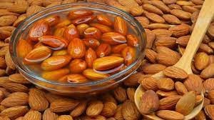 Is it more beneficial to eat raw almonds or soaked ​