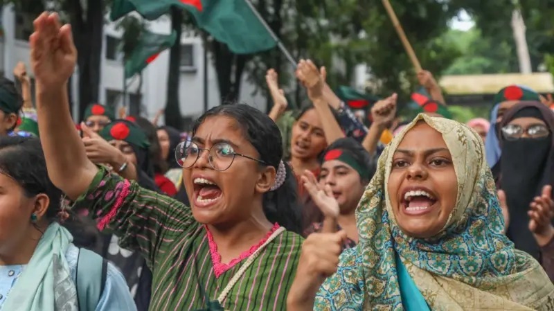 About 1 000 Indian students returned from Bangladesh