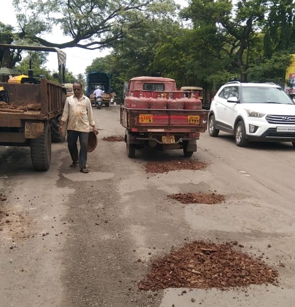 Municipal administration on action mode regarding potholes after Rajesh Kshirsagar's warning