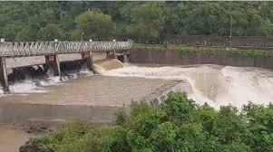 74 dams in the district under water 5 thousand 784 cusecs discharge from Radhanagari Dam