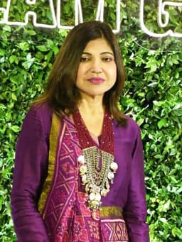 Bollywood singer Alka Yagnik suffering from rare disease Asha