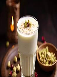 Know the side effects of drinking lassi after meals