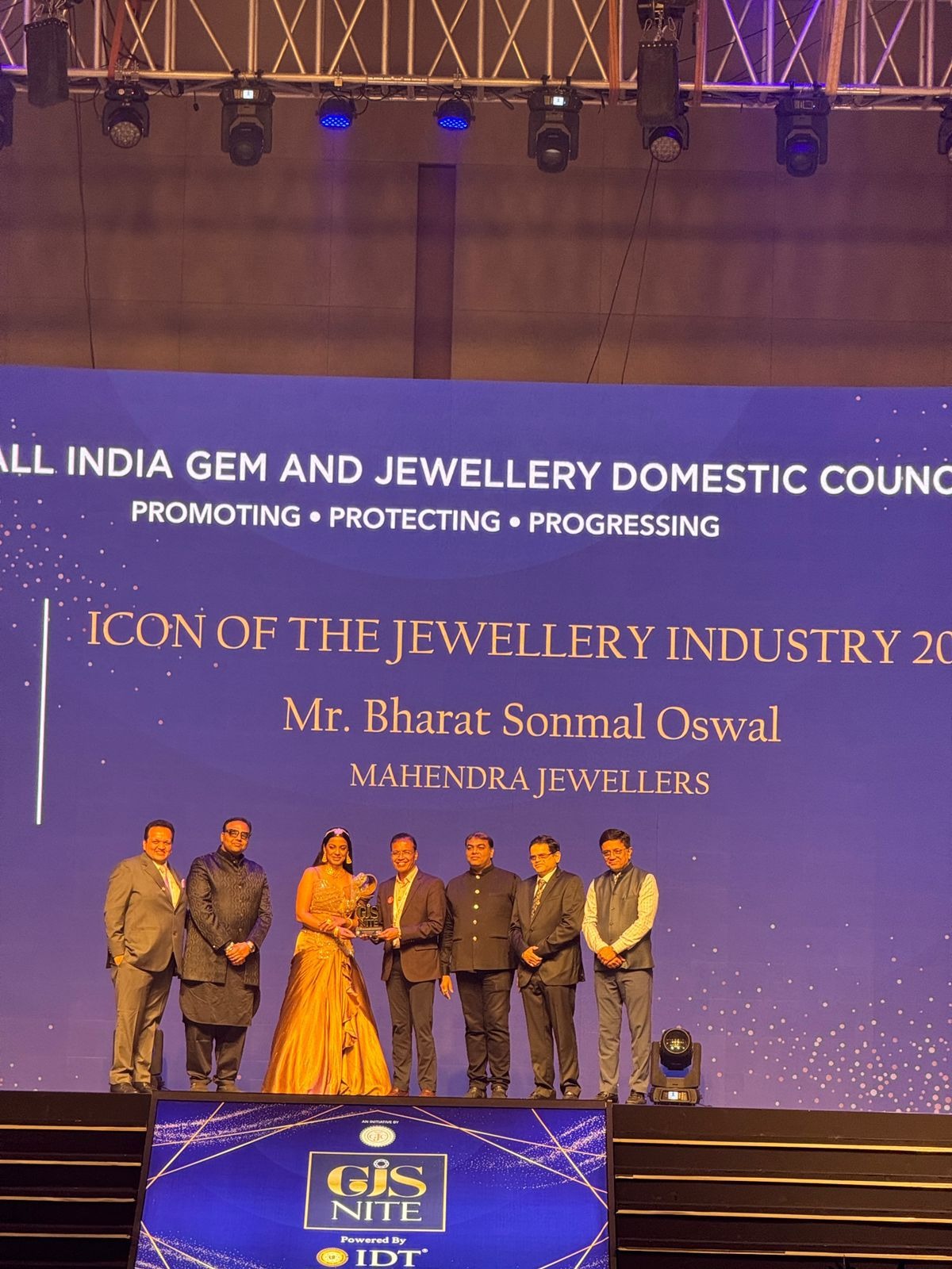 By Bharat Oswal of Mahendra Jewellers Honored by Icon of the Jewelery Industry