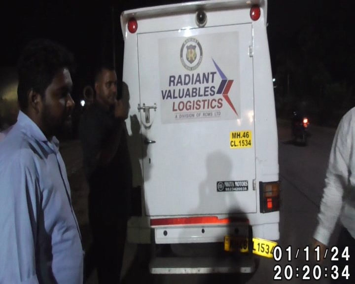 The static survey team found valuable jewelery worth 5 crore 58 lakhs in the vehicle