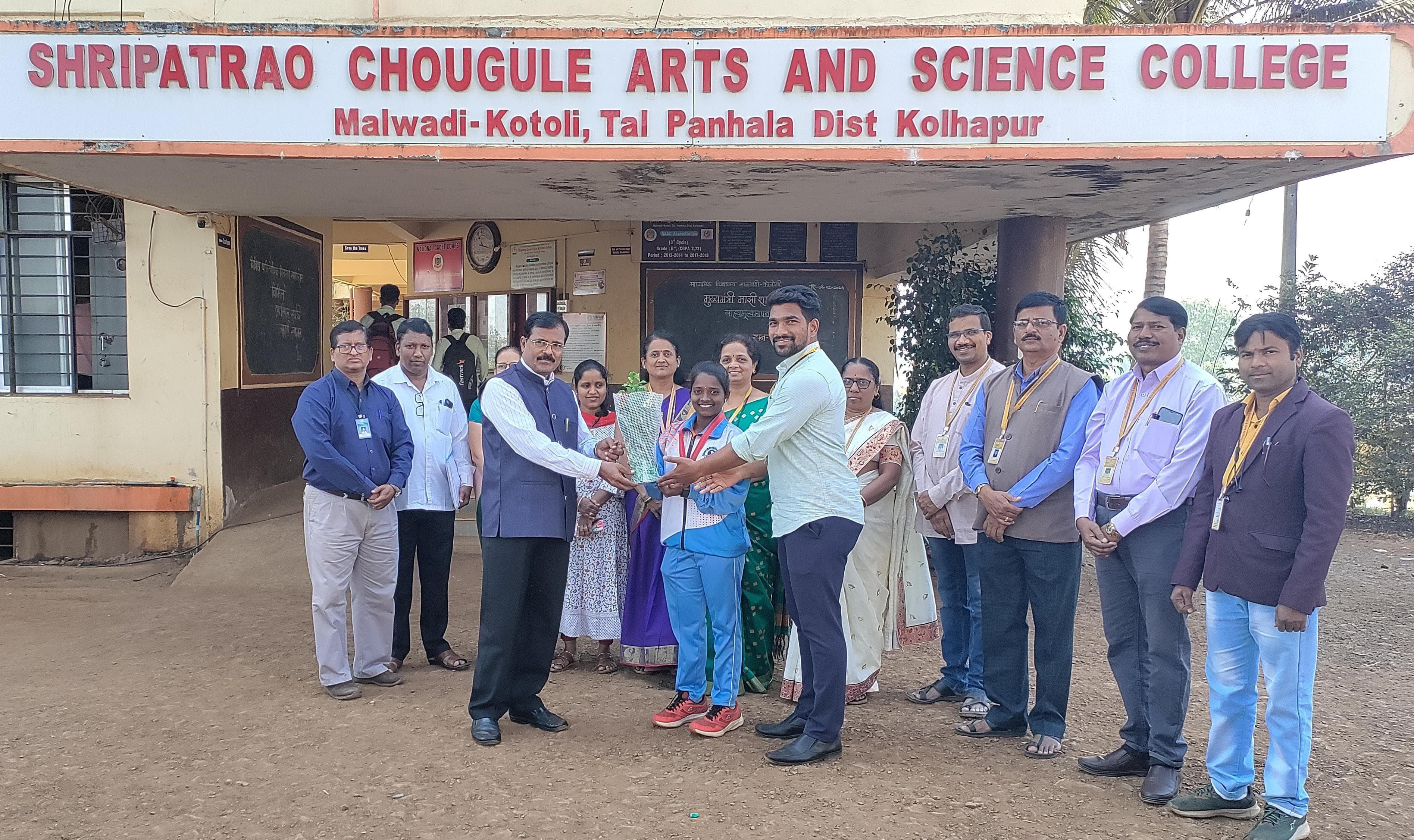 Supriya Chavan felicitated by Principal Patil in Chaugule College