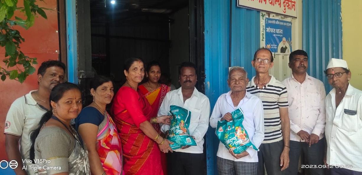 Distribution of happy rations to ration card holders on the occasion of Ganeshotsav