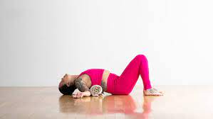 Practice these yoga poses to reduce neck hump