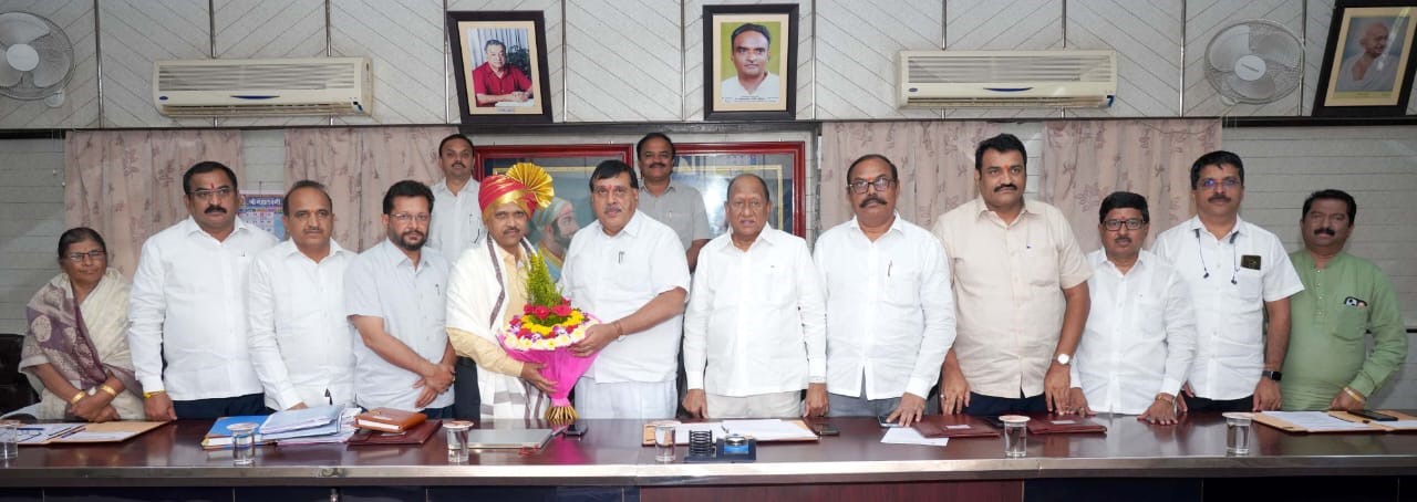 Kolhapur Divisional Co Registrar Cooperative Dr Mahesh Kadam felicitated by Gokul