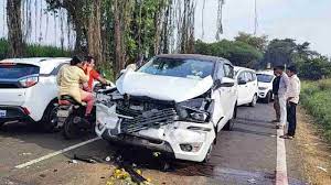 Horrific accident to health minister Tanaji Sawants convoy car