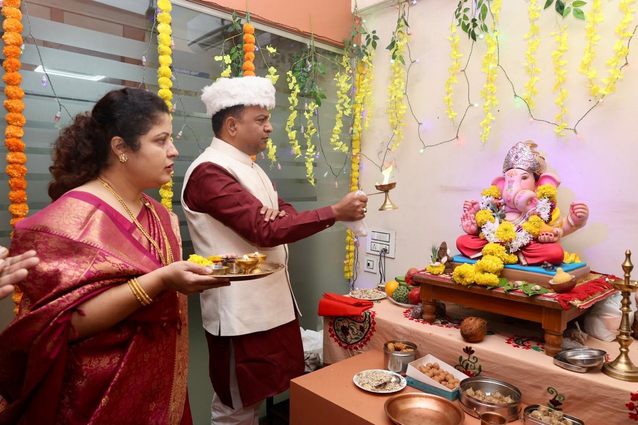 Installation and Aarti of Lord Ganesha at Ichalkaranji Janata Sahakari Bank Main Branch