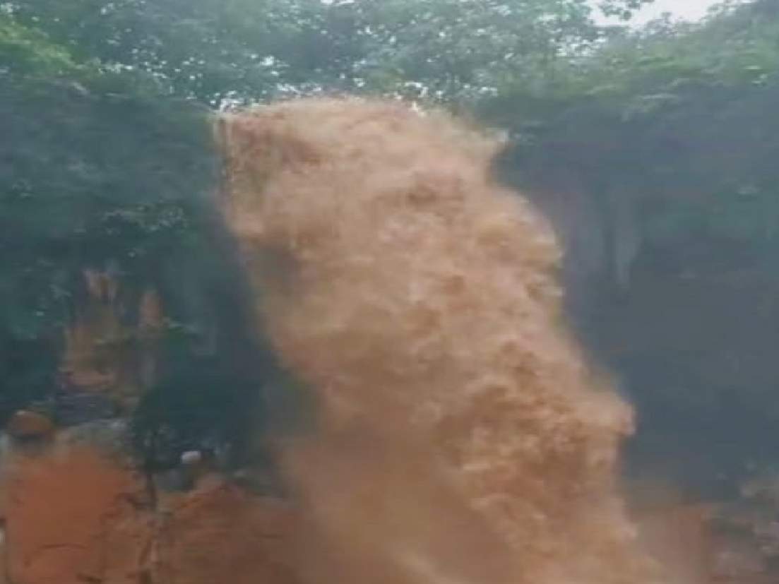 Rautwadi waterfall turned red due to heavy rain